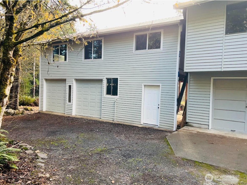 1412 Centralia Alpha Road Chehalis, WA 98532 - Photo 2 of 37 a view of a house with a yard and garage