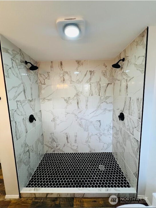 1412 Centralia Alpha Road Chehalis, WA 98532 - Photo 25 of 37 a bathroom with a shower