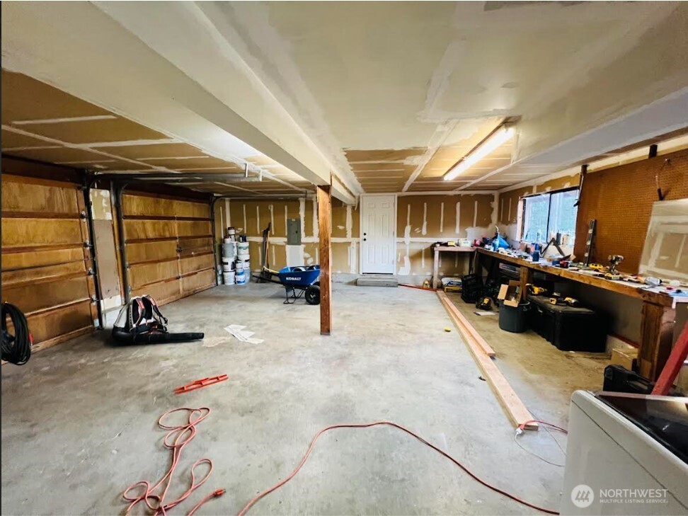 1412 Centralia Alpha Road Chehalis, WA 98532 - Photo 27 of 37 a view of a room with gym equipment