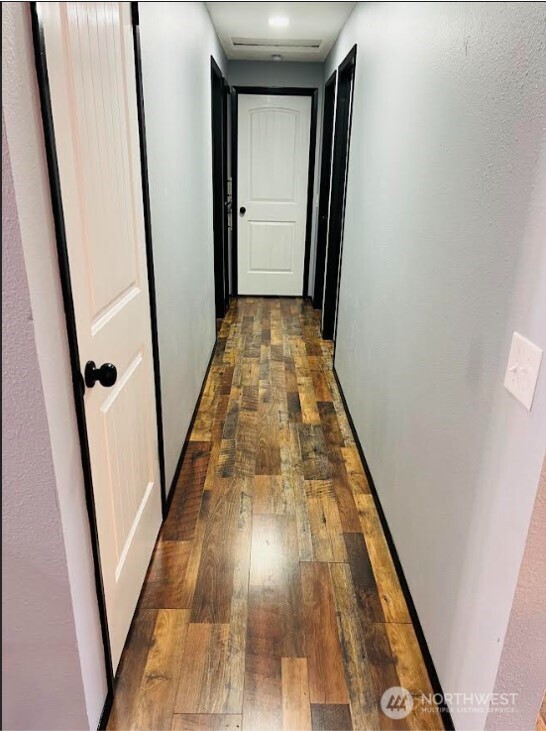 1412 Centralia Alpha Road Chehalis, WA 98532 - Photo 8 of 37 a view of a hallway