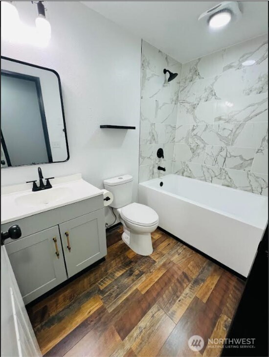 1412 Centralia Alpha Road Chehalis, WA 98532 - Photo 9 of 37 a bathroom with a sink toilet and shower