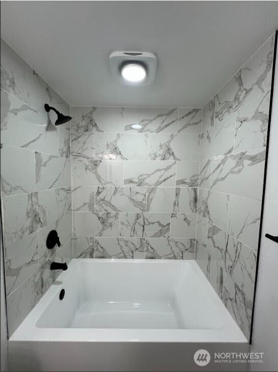 1412 Centralia Alpha Road Chehalis, WA 98532 - Photo 10 of 37 a bathroom with a bathtub and shower