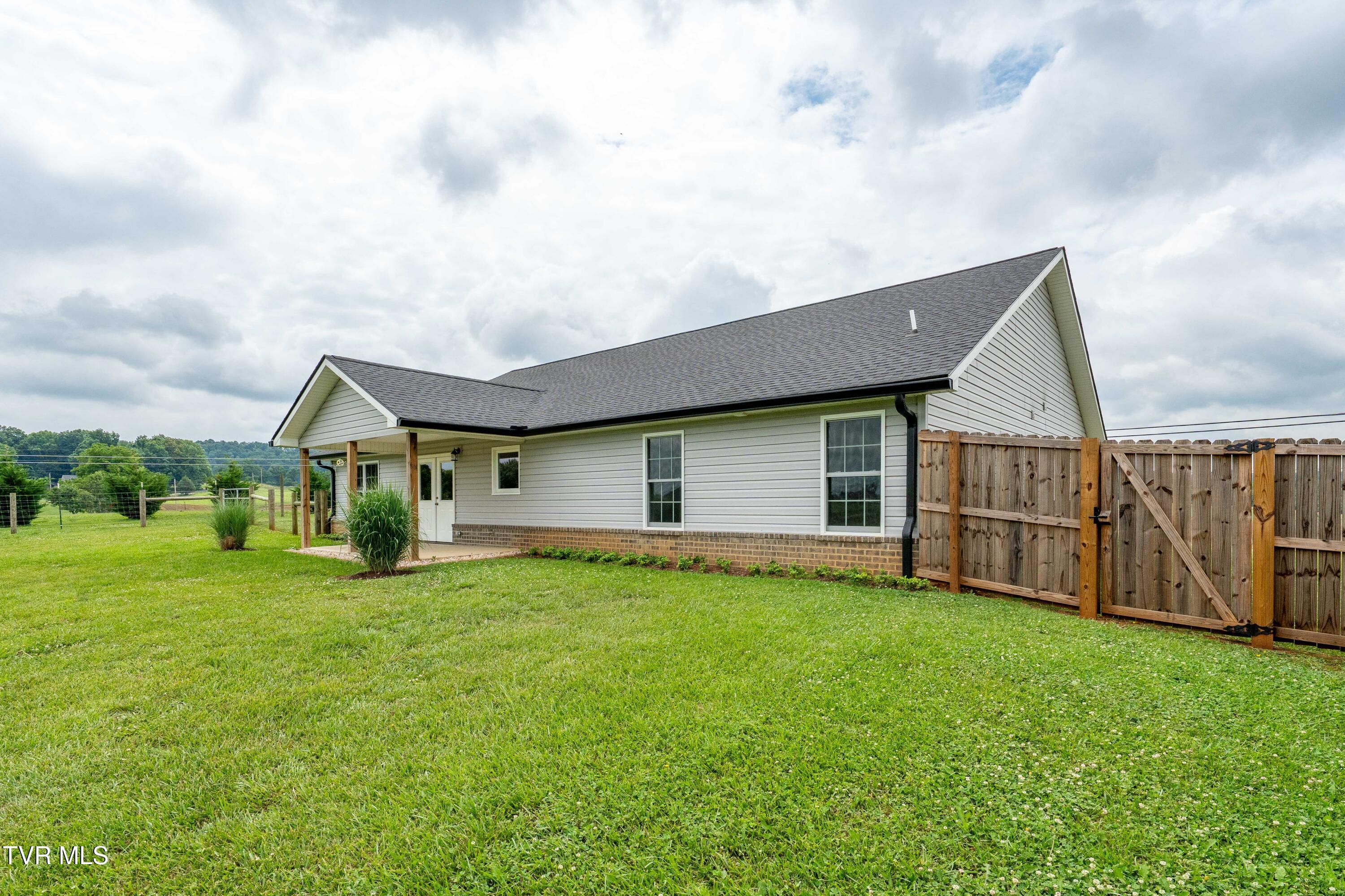 595 Pleasant Valley Road Jonesborough, TN 37659 - Photo 43 of 55 595 Pleasant Valley Road (40 of 72)