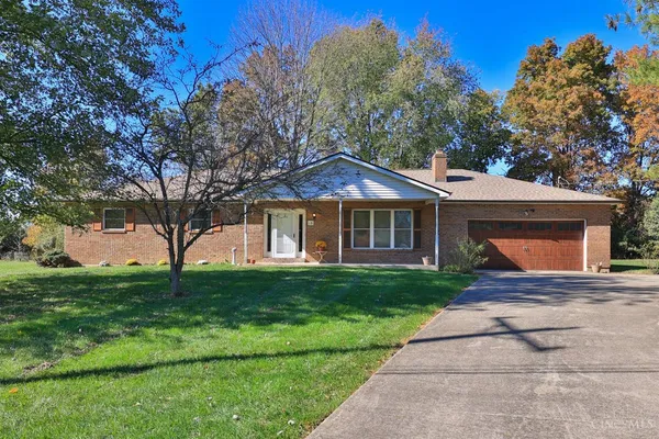 $325,000 | 16 Lorelei Drive, Fayetteville, OH 45118