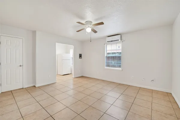 $799 | 7742 Park Pl Boulevard, Unit 4, Houston, TX 77087