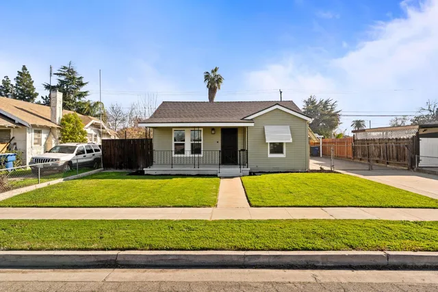 $325,000 | 1816 North Vagedes Avenue, Fresno, CA 93705