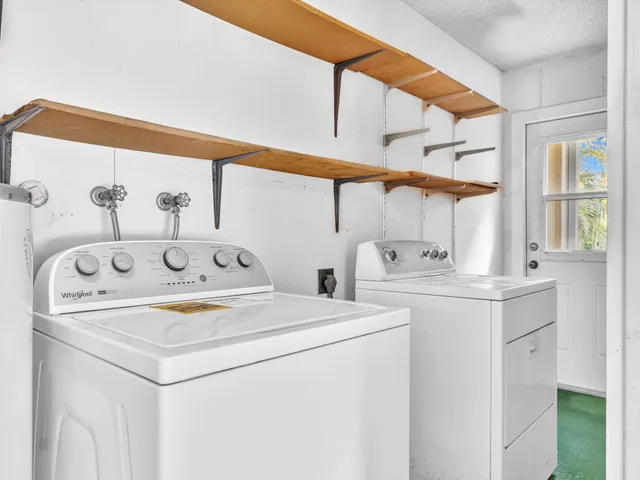 $679,000 | 3537 Lakeview Drive, Delray Beach, FL 33445