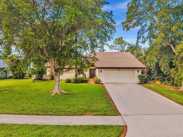 $679,000 | 3537 Lakeview Drive, Delray Beach, FL 33445