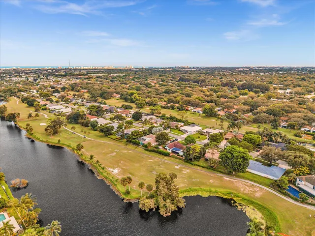 $679,000 | 3537 Lakeview Drive, Delray Beach, FL 33445