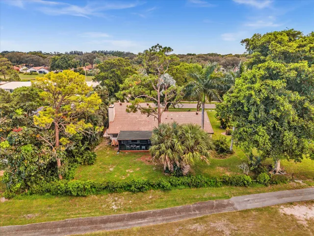 $679,000 | 3537 Lakeview Drive, Delray Beach, FL 33445