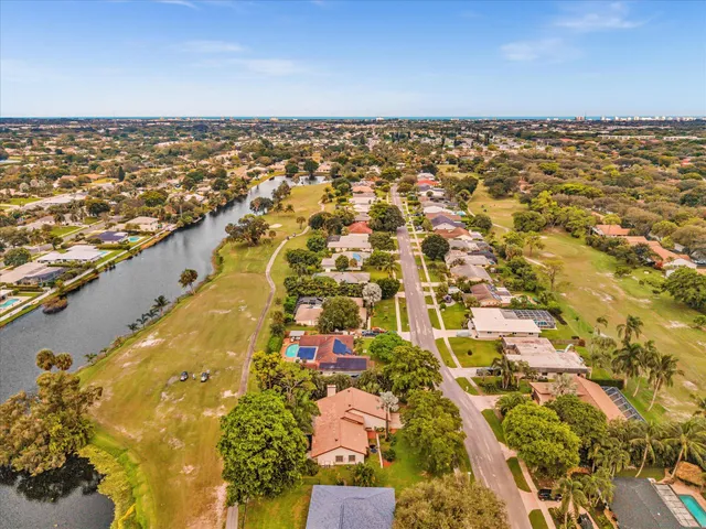 $679,000 | 3537 Lakeview Drive, Delray Beach, FL 33445