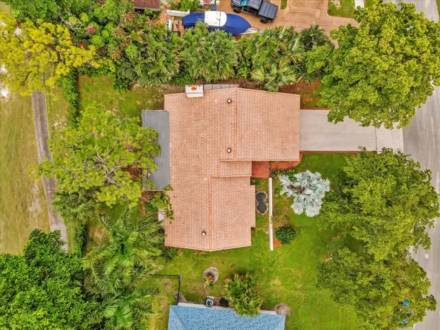 $679,000 | 3537 Lakeview Drive, Delray Beach, FL 33445