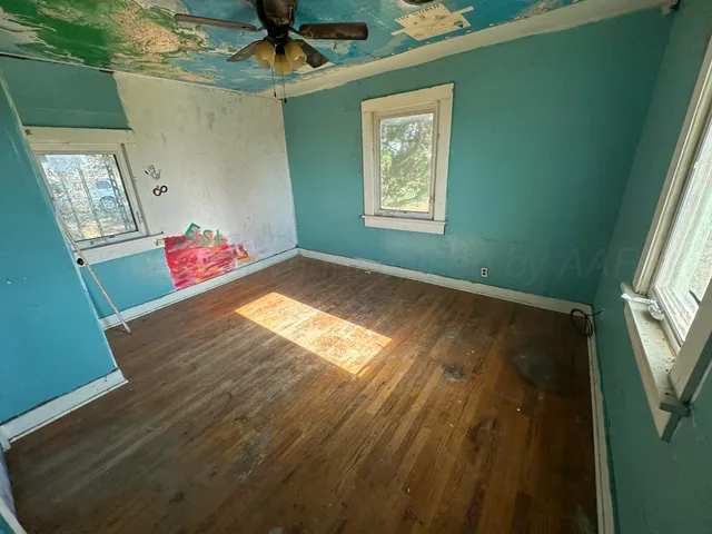 a view of empty room and window