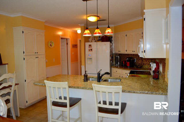 141 Ridgewood Drive Daphne, AL 36526 - Photo 8 of 19 Breakfast Bar