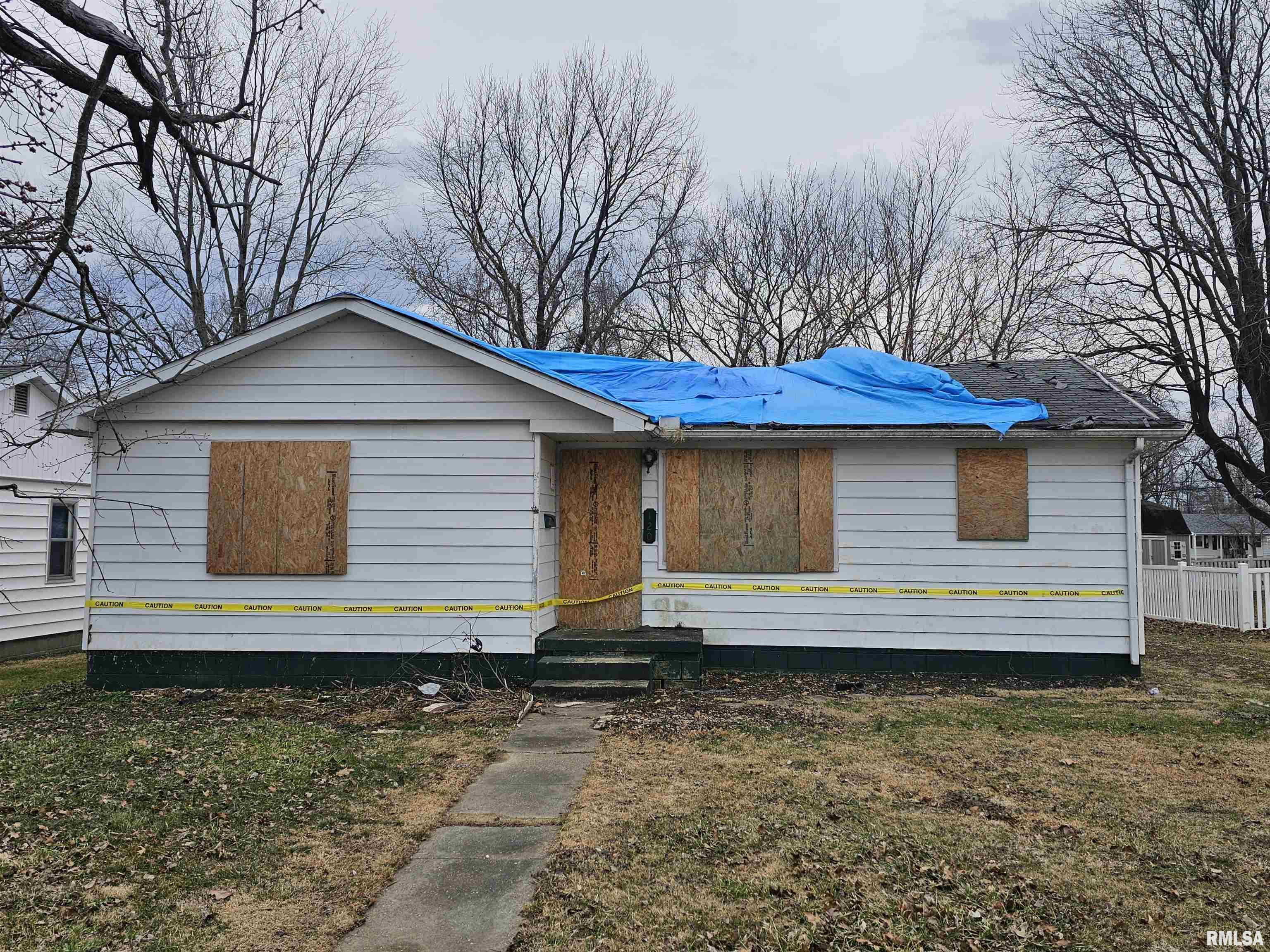 120 West Young Drive Fairfield, IL 62837 - Photo 1 of 6
