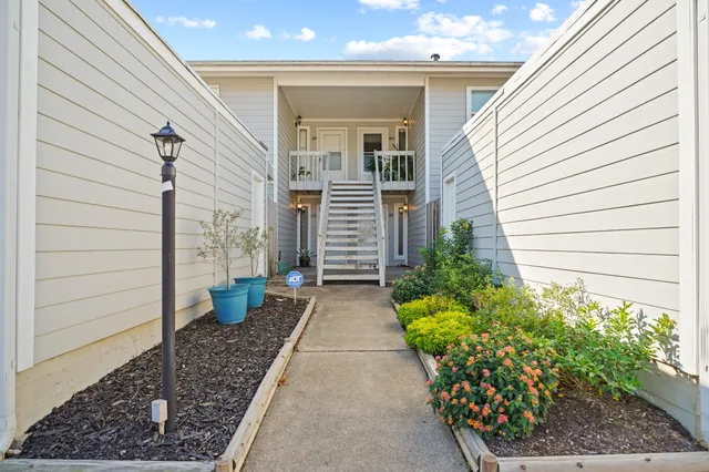 $1,500 | 39 Hideaway Drive, Friendswood, TX 77546