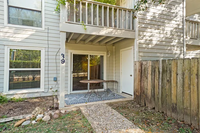 $1,500 | 39 Hideaway Drive, Friendswood, TX 77546