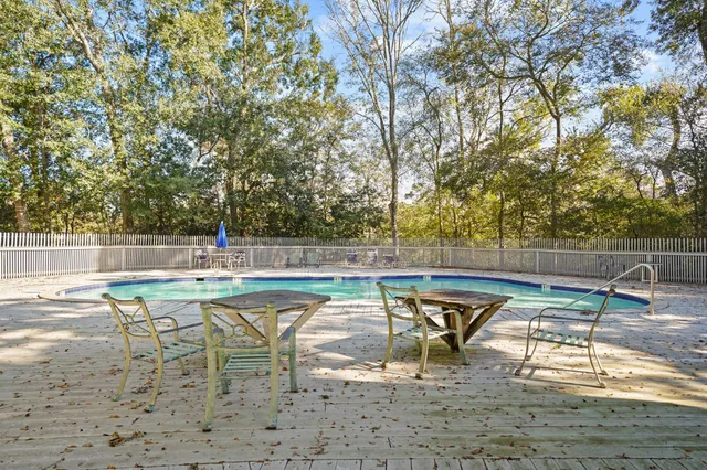 $1,500 | 39 Hideaway Drive, Friendswood, TX 77546