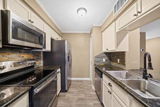 $1,500 | 39 Hideaway Drive, Friendswood, TX 77546