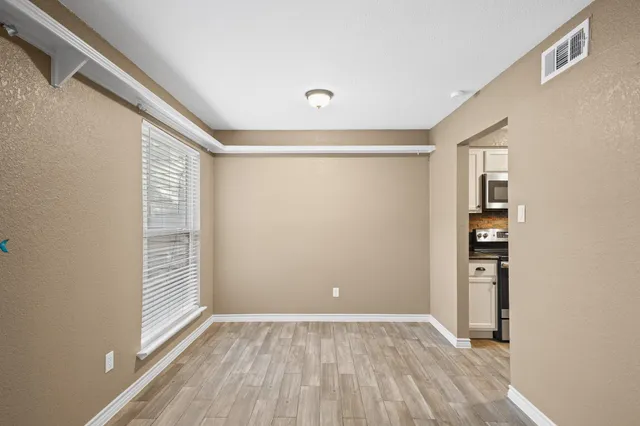 $1,500 | 39 Hideaway Drive, Friendswood, TX 77546