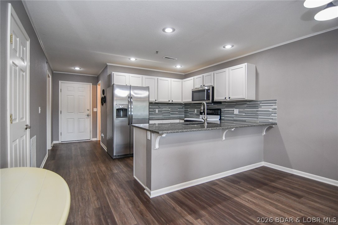 194 Sac Road, Unit D301 Sunrise Beach, MO 65079 - Photo 3 of 43 Dining area and kitchen