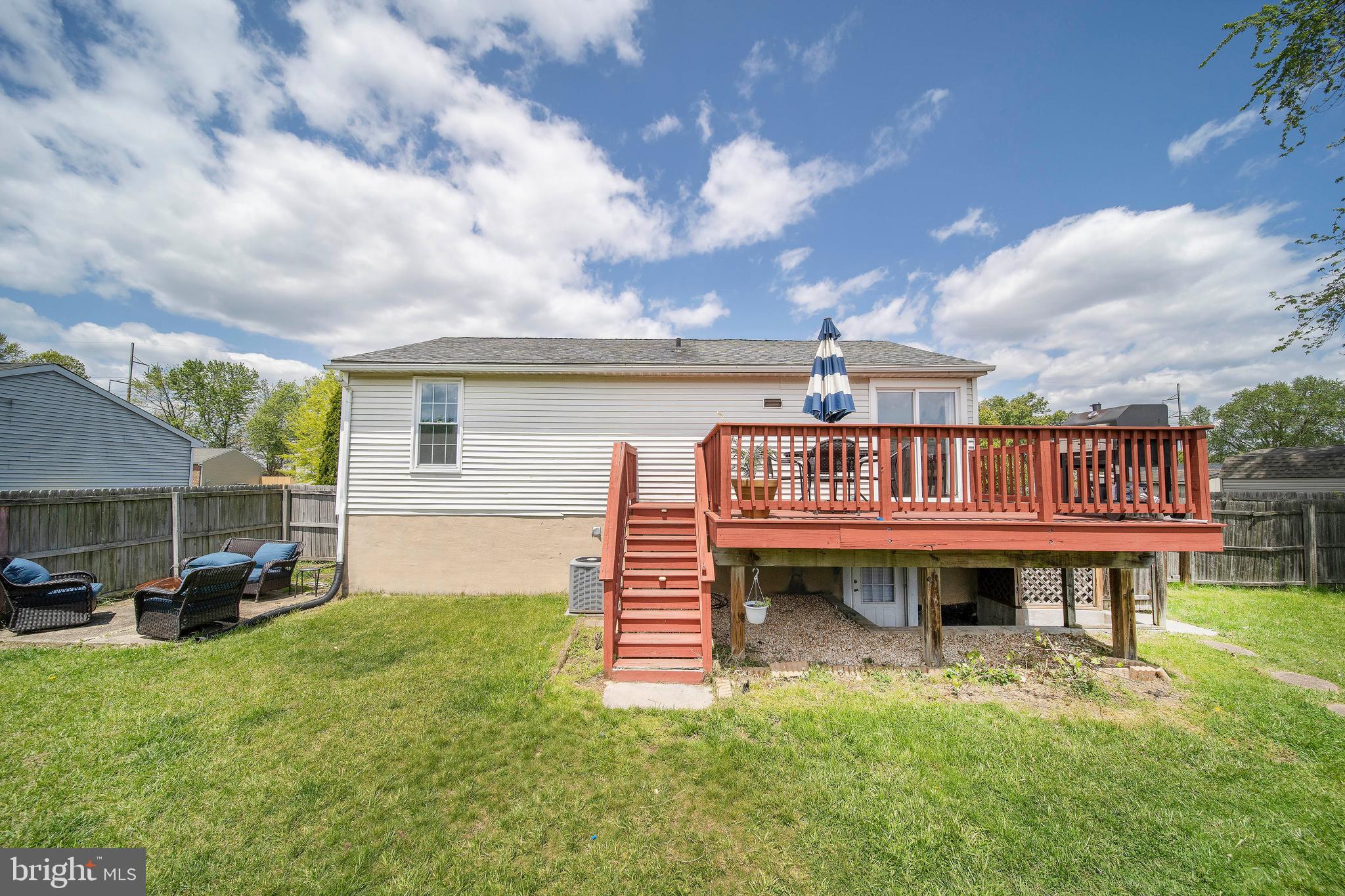 16 Leader Drive Newark, DE 19713 - Photo 24 of 28 a backyard of a house with table and chairs