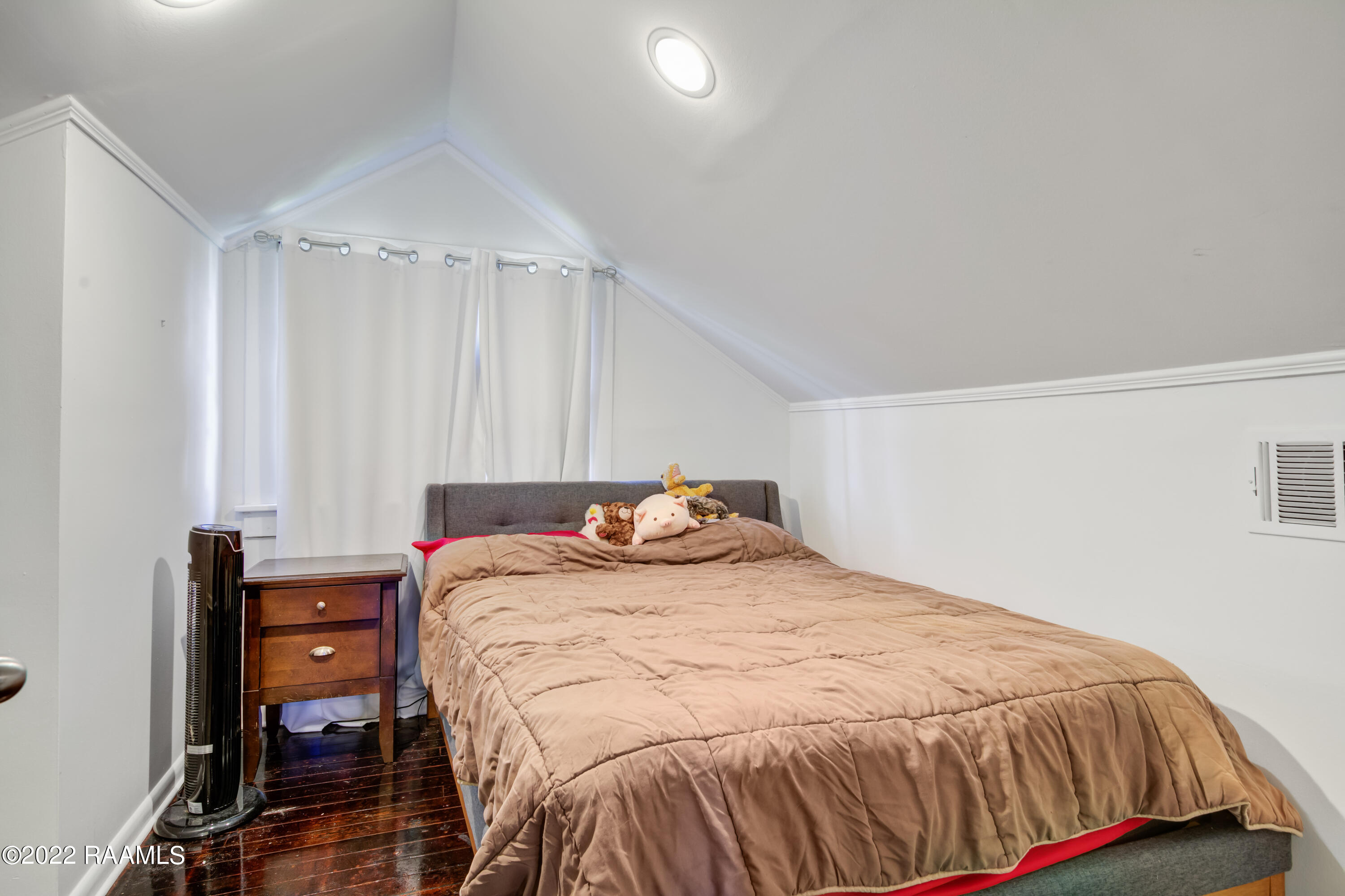 316 Harding Street Lafayette, LA 70501 - Photo 12 of 32 316 Harding bedroom 1
