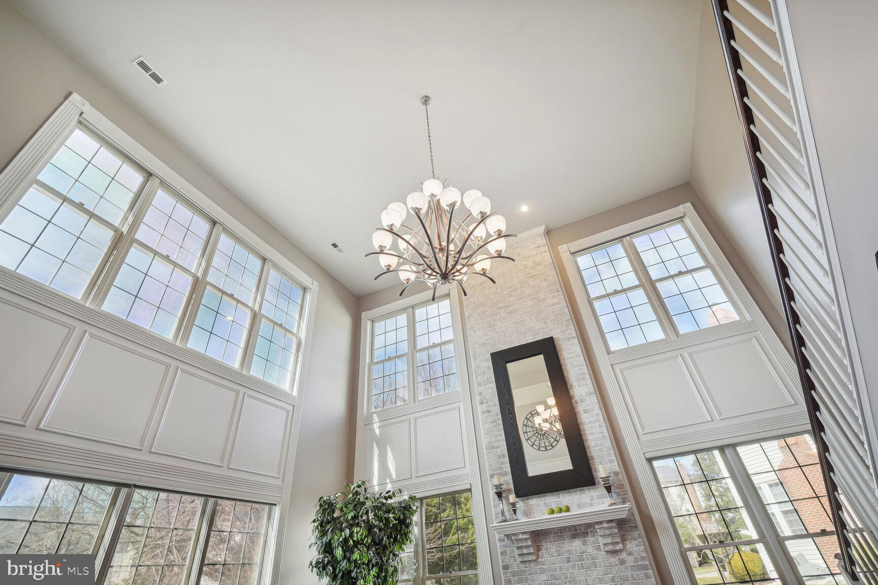 10 Maplecrest Court Potomac, MD 20854 - Photo 11 of 73 Dramatic walls of windows