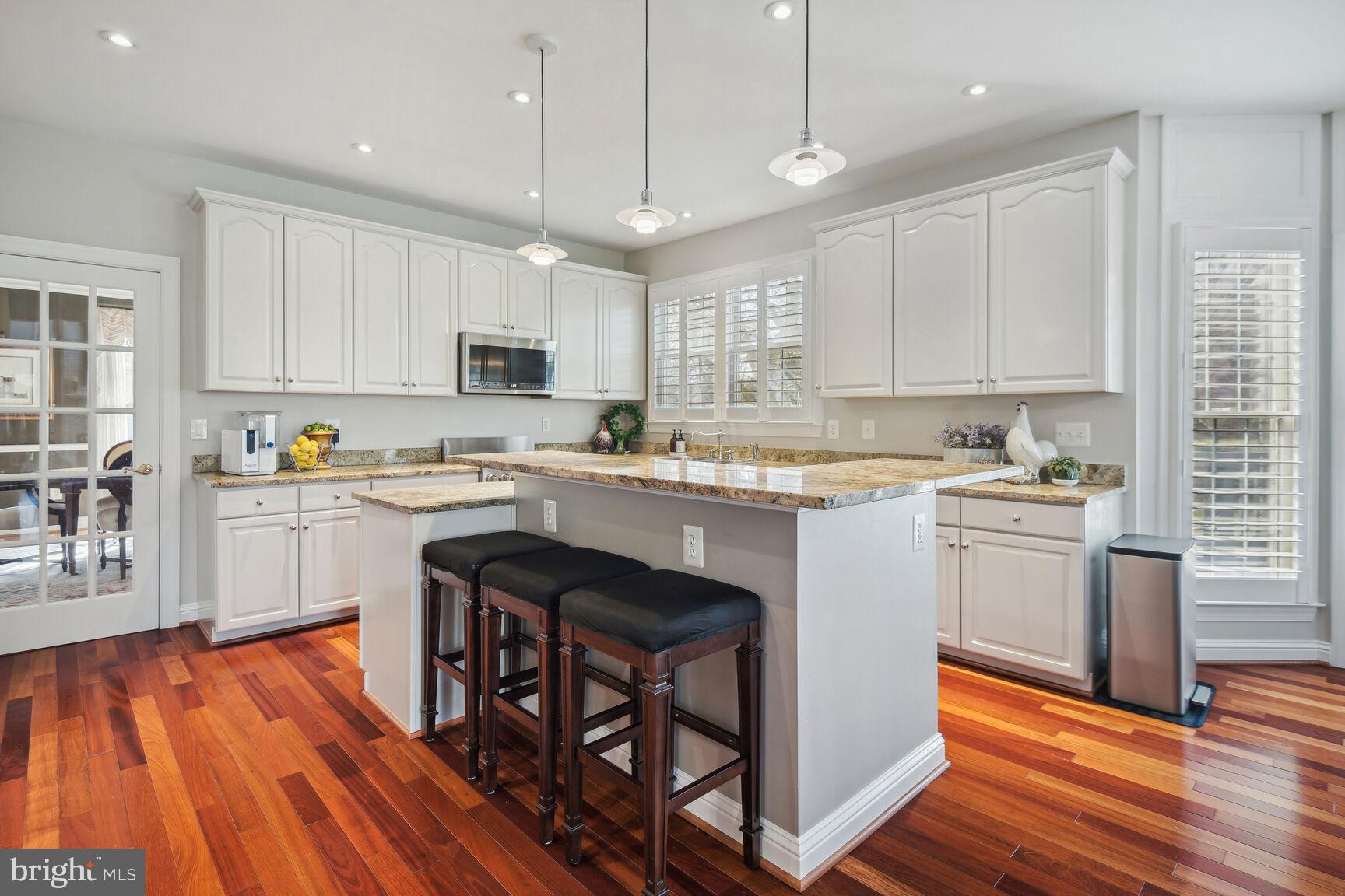 10 Maplecrest Court Potomac, MD 20854 - Photo 14 of 73 Granite topped Island