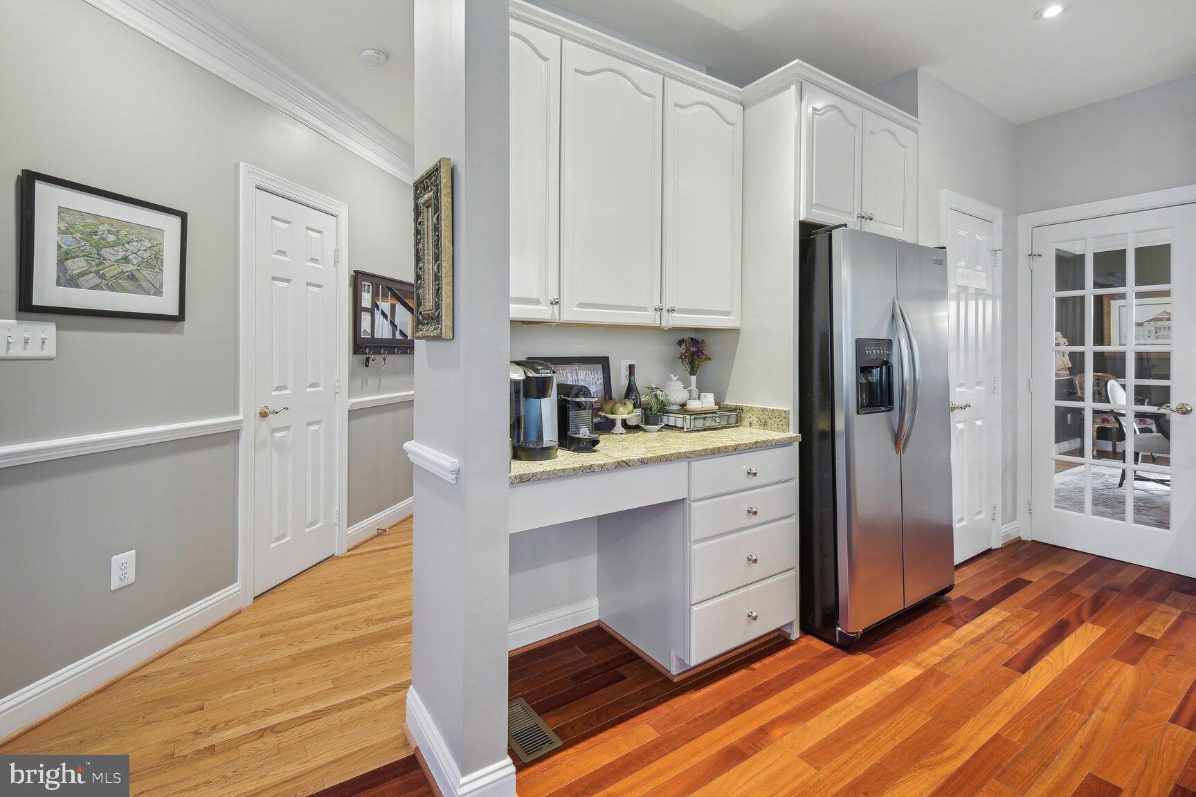 10 Maplecrest Court Potomac, MD 20854 - Photo 18 of 73 Kitchen