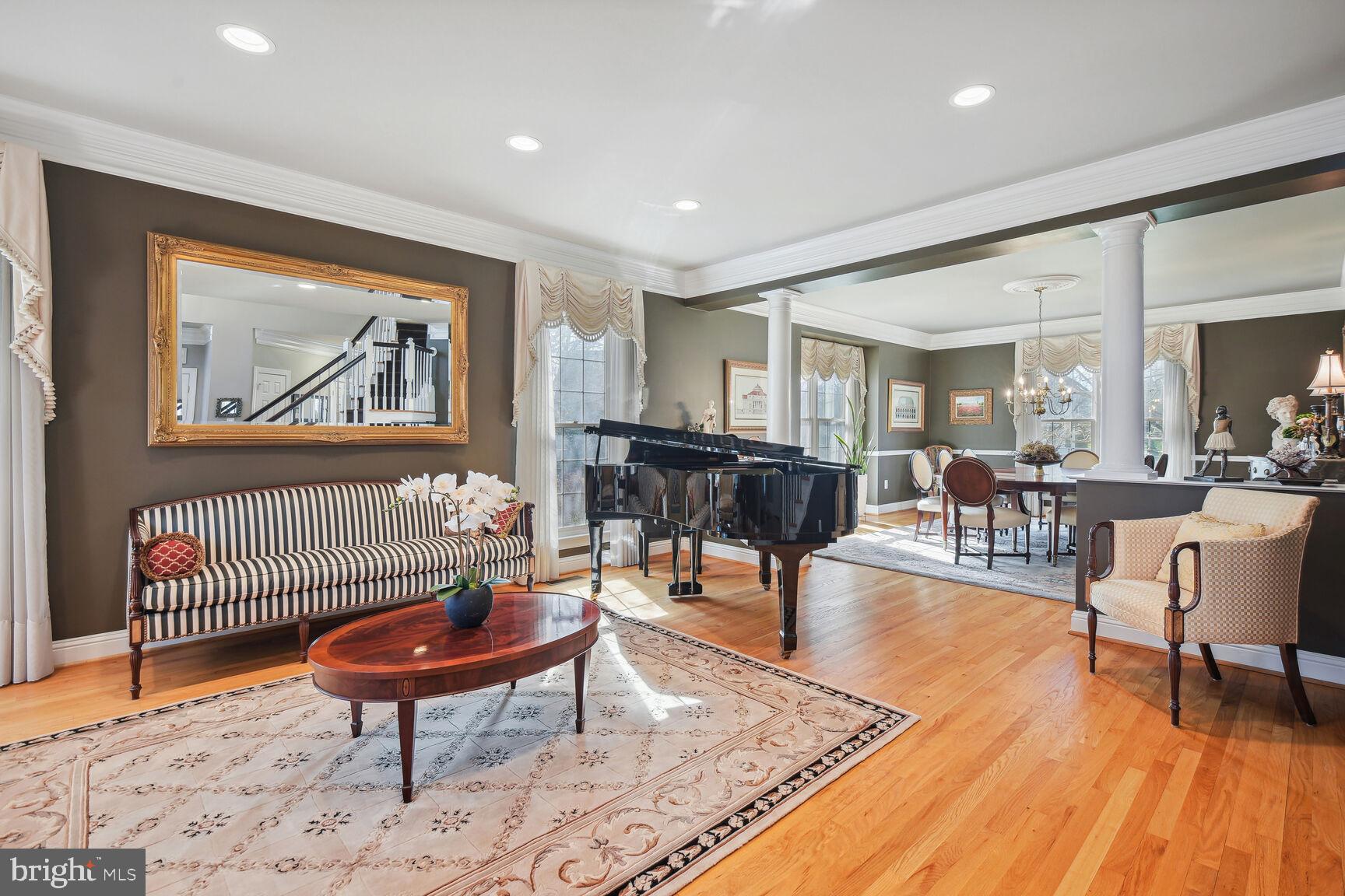 10 Maplecrest Court Potomac, MD 20854 - Photo 24 of 73 Living Room