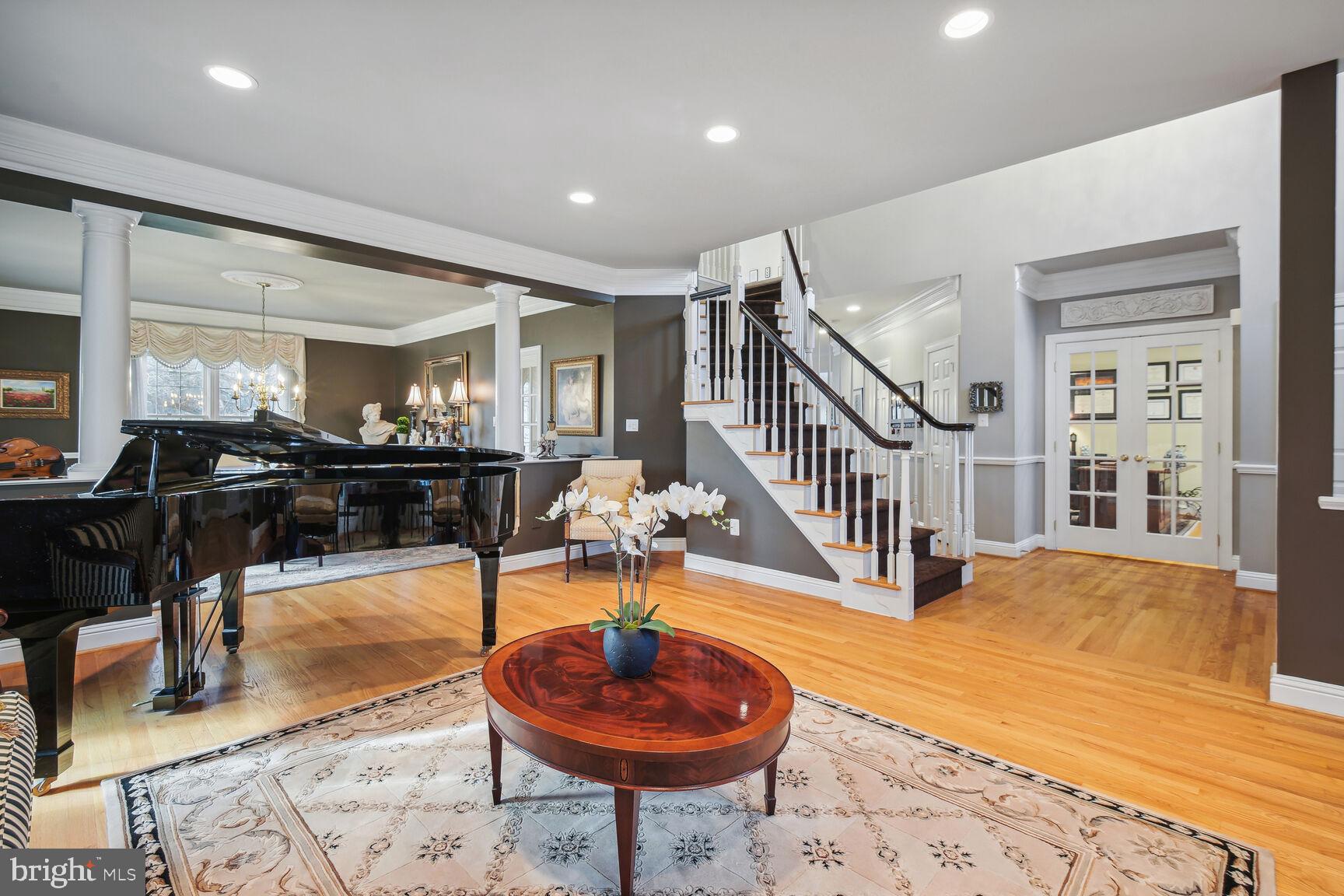 10 Maplecrest Court Potomac, MD 20854 - Photo 26 of 73 Living Room and Foyer