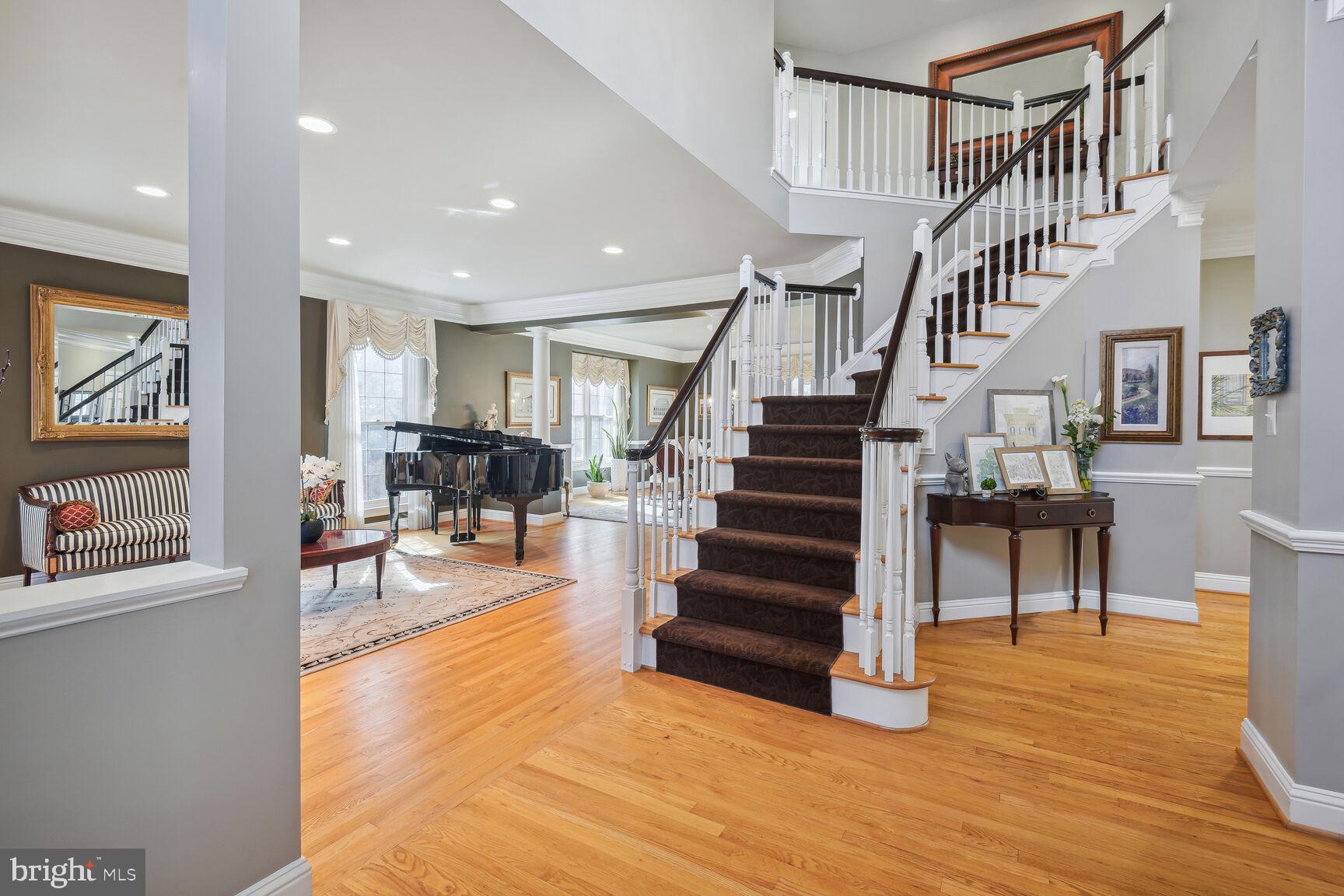 10 Maplecrest Court Potomac, MD 20854 - Photo 3 of 73 Entry Foyer
