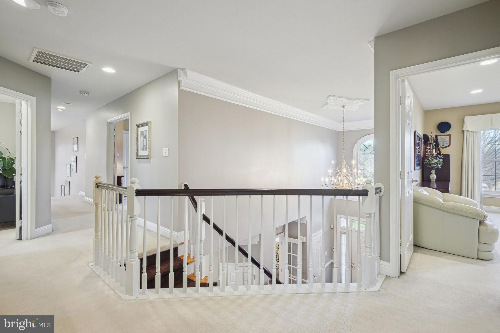 10 Maplecrest Court Potomac, MD 20854 - Photo 35 of 73 Landing Overlooks the Foyer