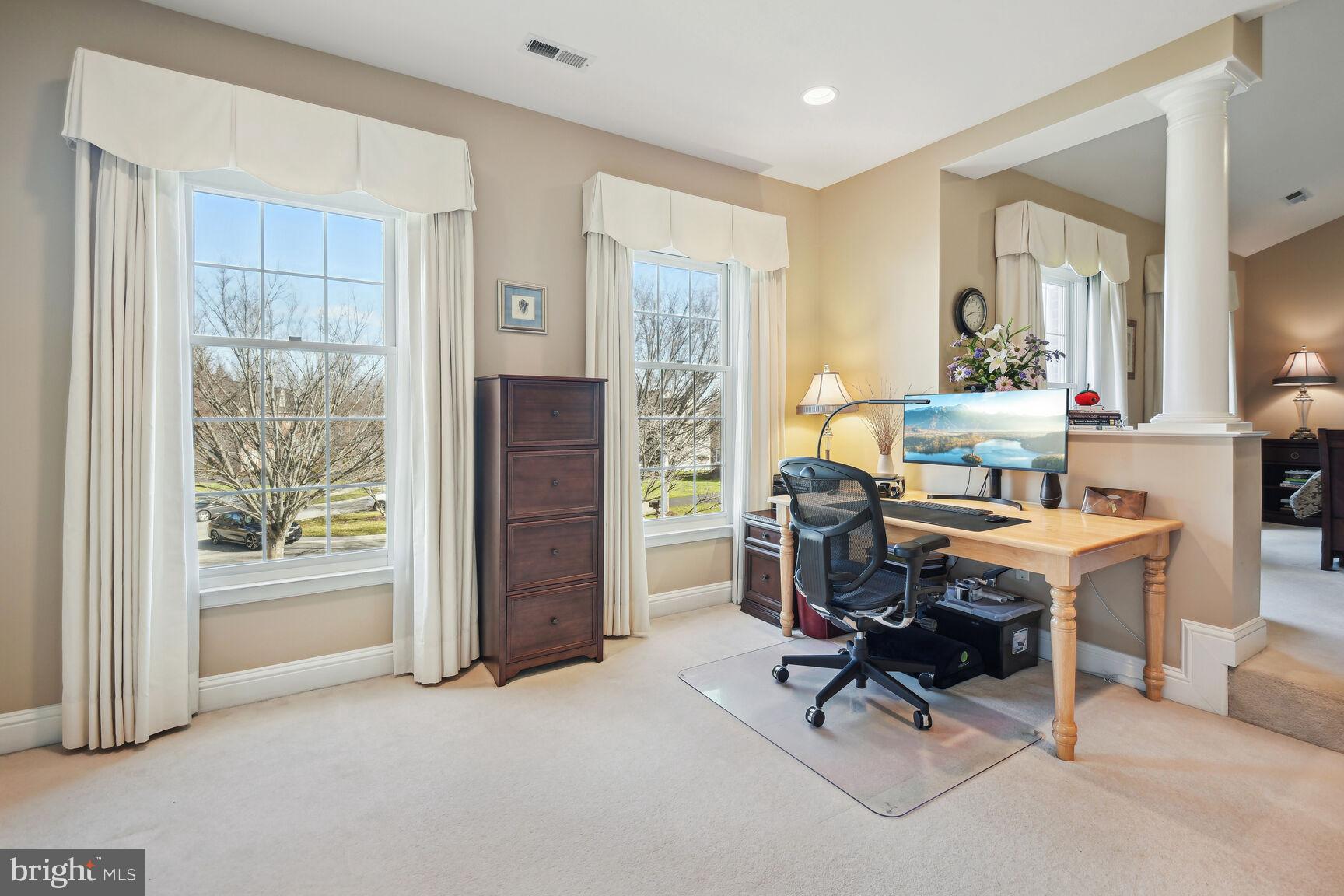 10 Maplecrest Court Potomac, MD 20854 - Photo 39 of 73 Primary Sitting Room