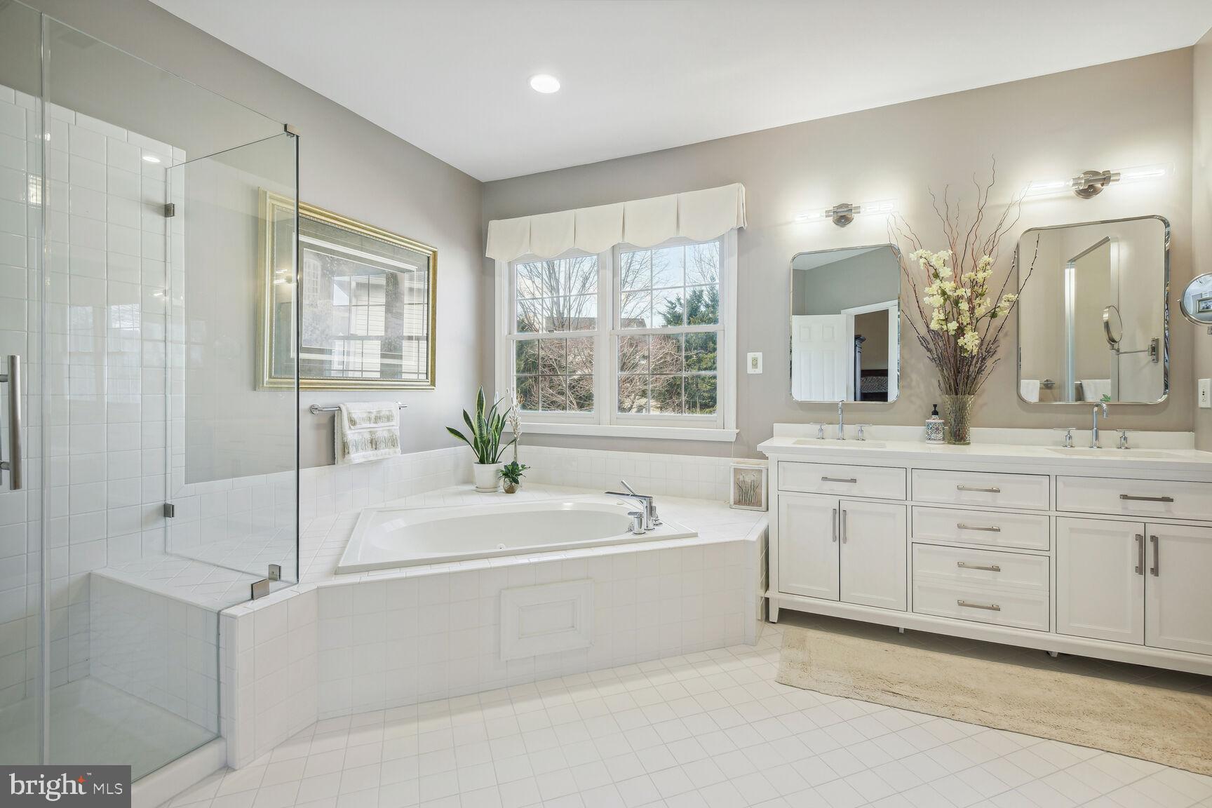 10 Maplecrest Court Potomac, MD 20854 - Photo 40 of 73 Primary Bath