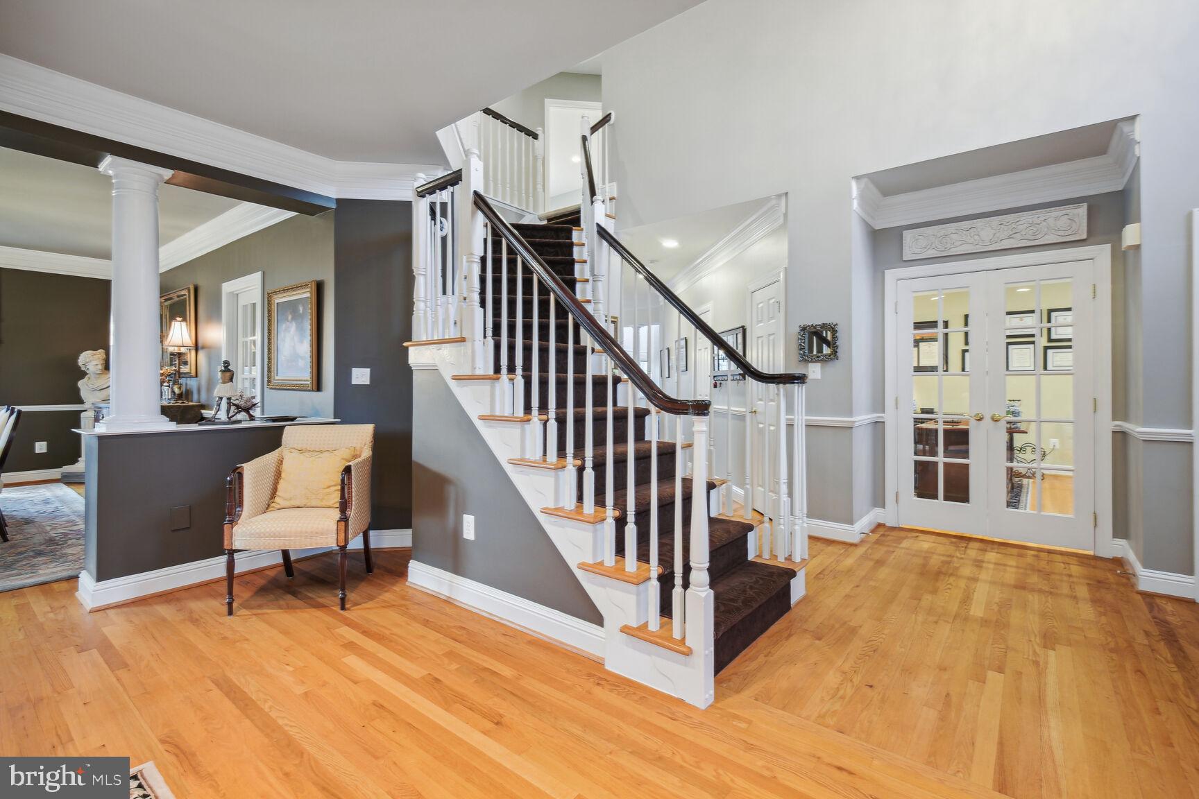 10 Maplecrest Court Potomac, MD 20854 - Photo 4 of 73 Entry Foyer