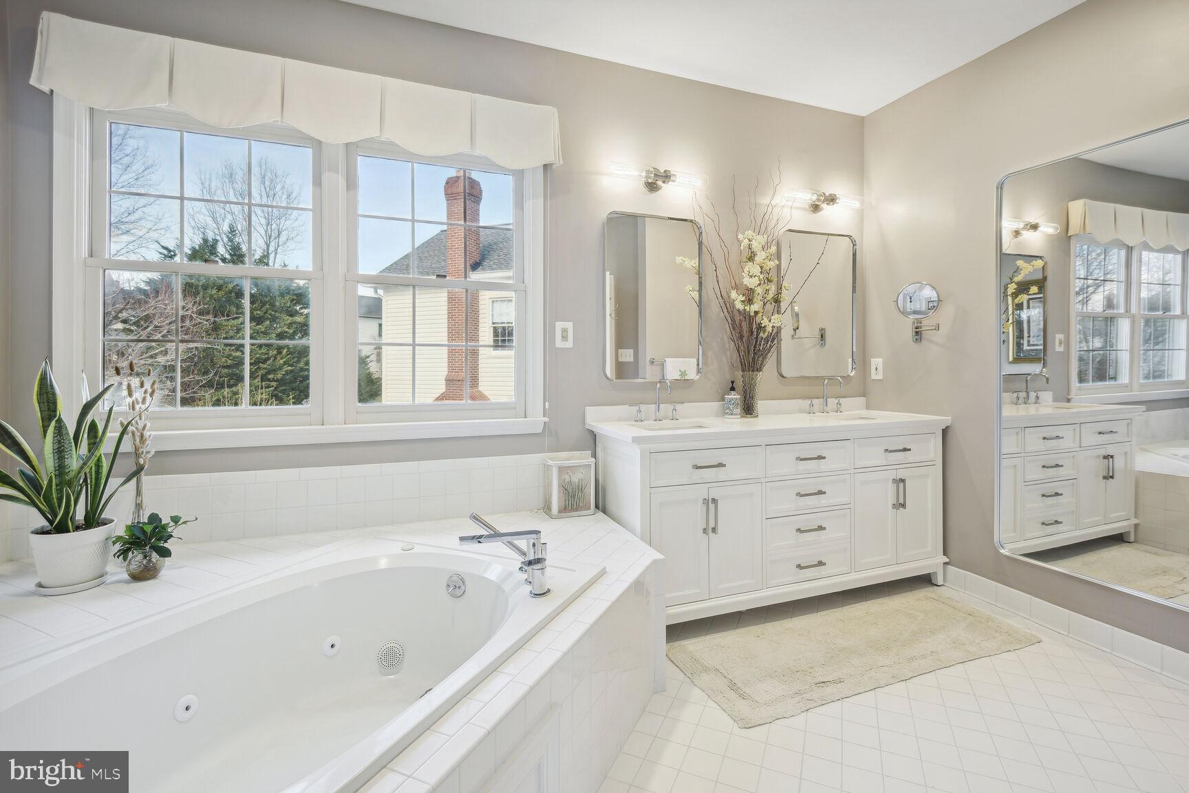 10 Maplecrest Court Potomac, MD 20854 - Photo 41 of 73 Primary Bath