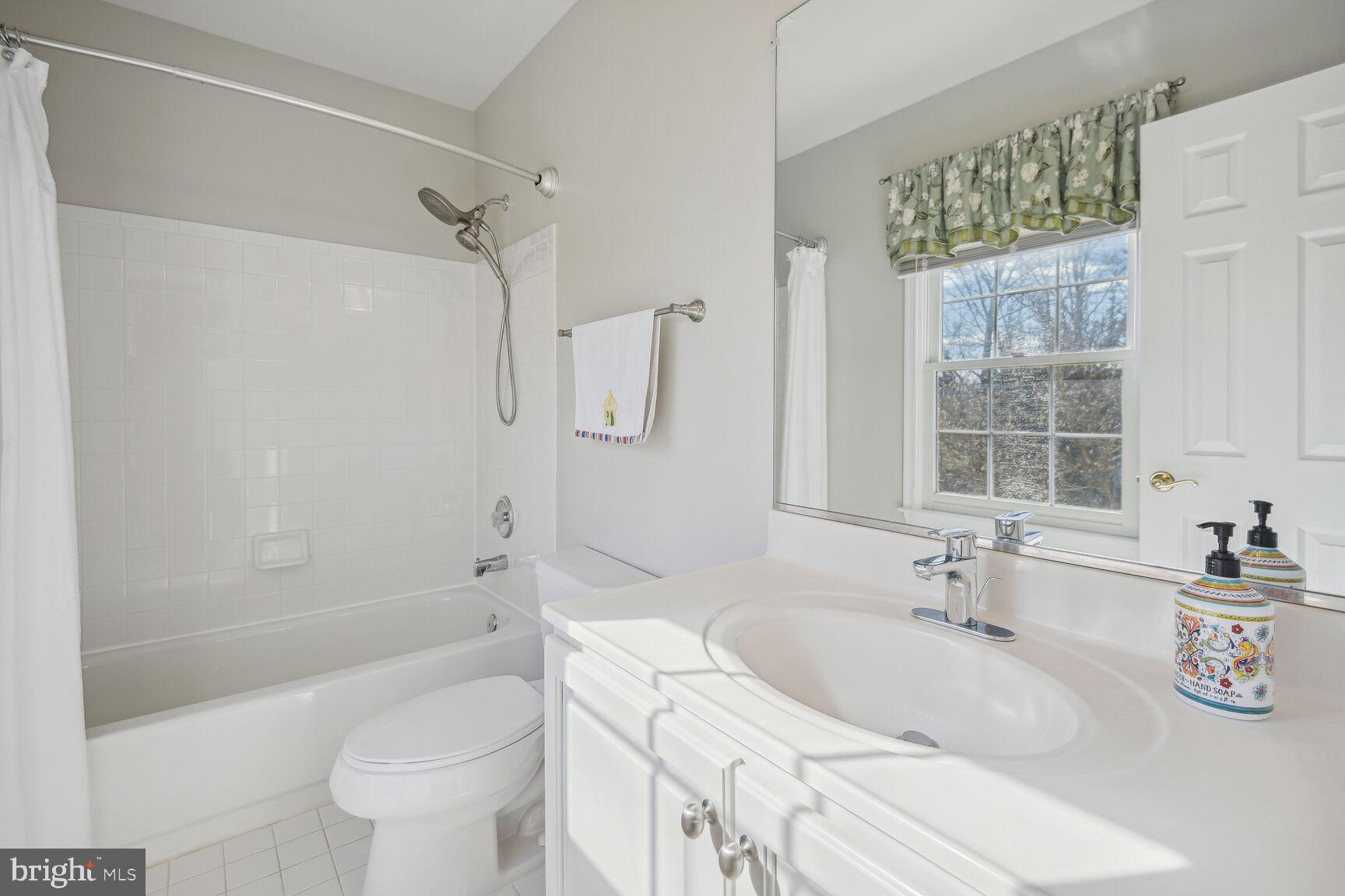 10 Maplecrest Court Potomac, MD 20854 - Photo 45 of 73 Bath 2 En Suite