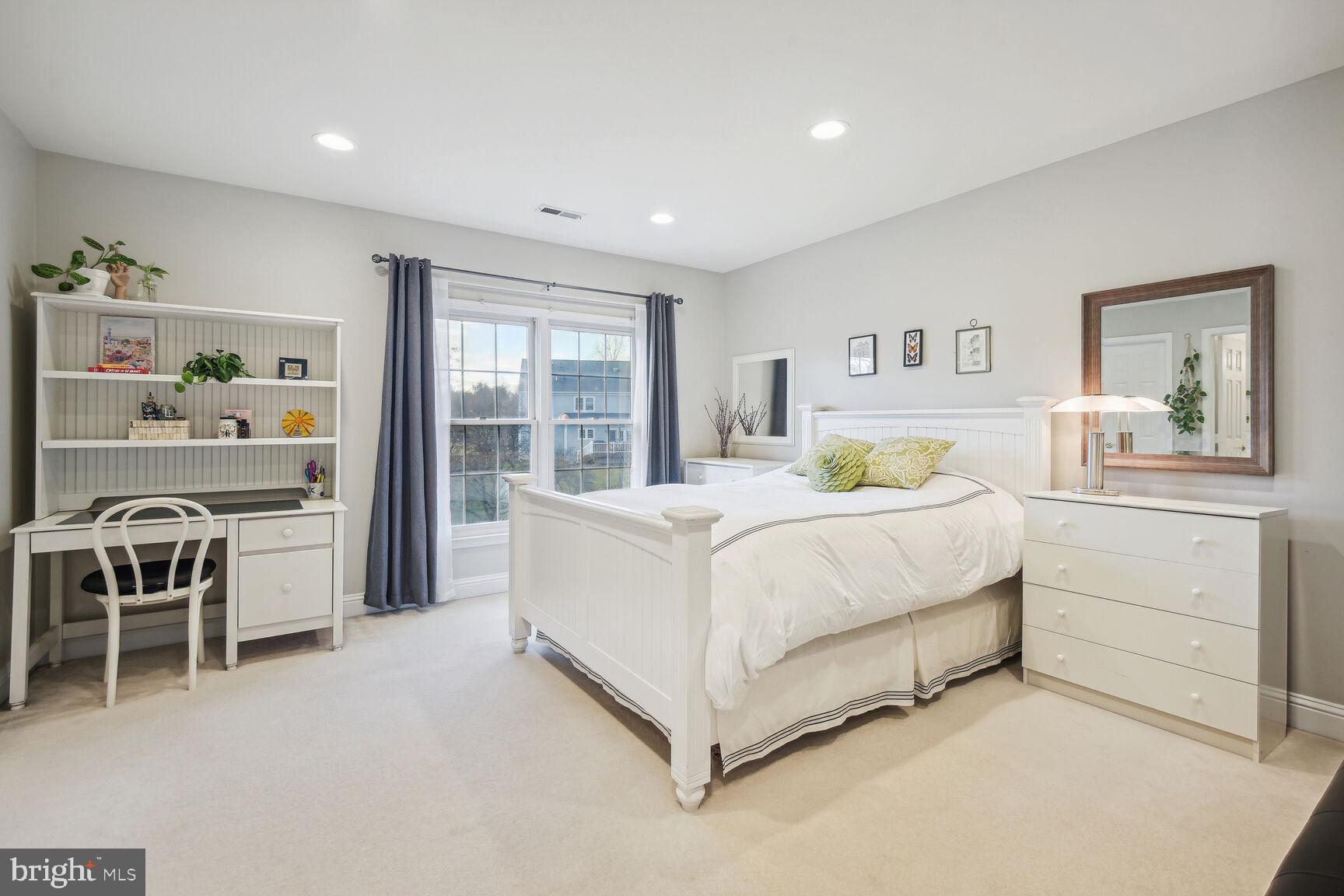 10 Maplecrest Court Potomac, MD 20854 - Photo 46 of 73 Bedroom 3