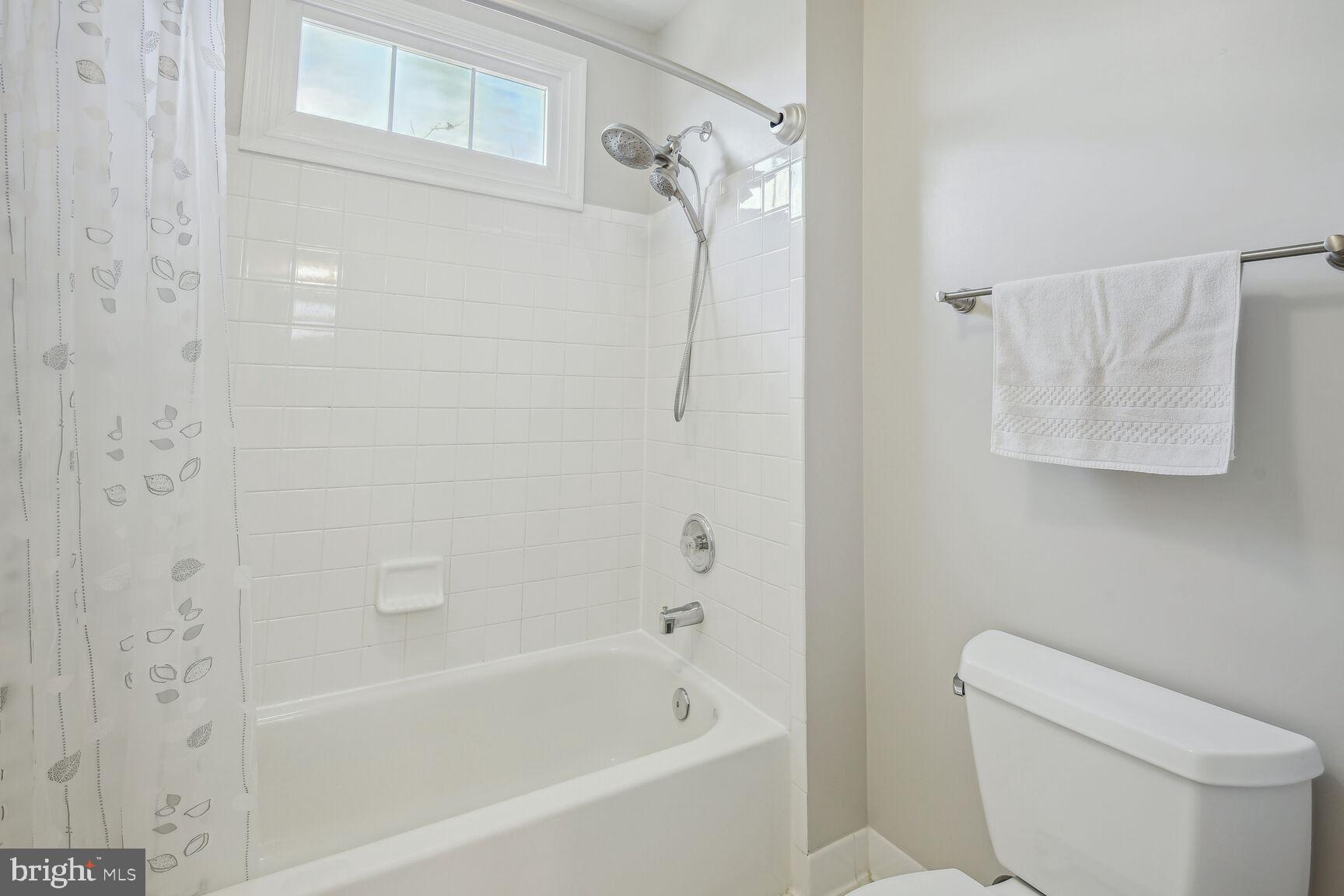 10 Maplecrest Court Potomac, MD 20854 - Photo 49 of 73 Bath "Jack and Jill"