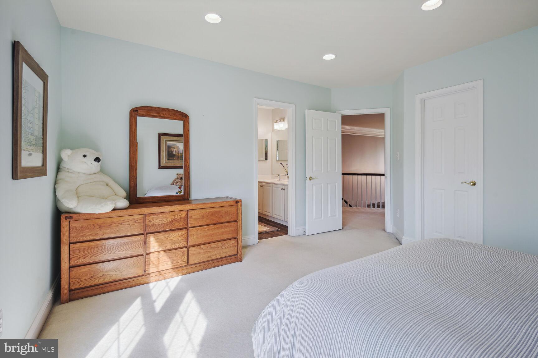 10 Maplecrest Court Potomac, MD 20854 - Photo 51 of 73 Bedroom 4