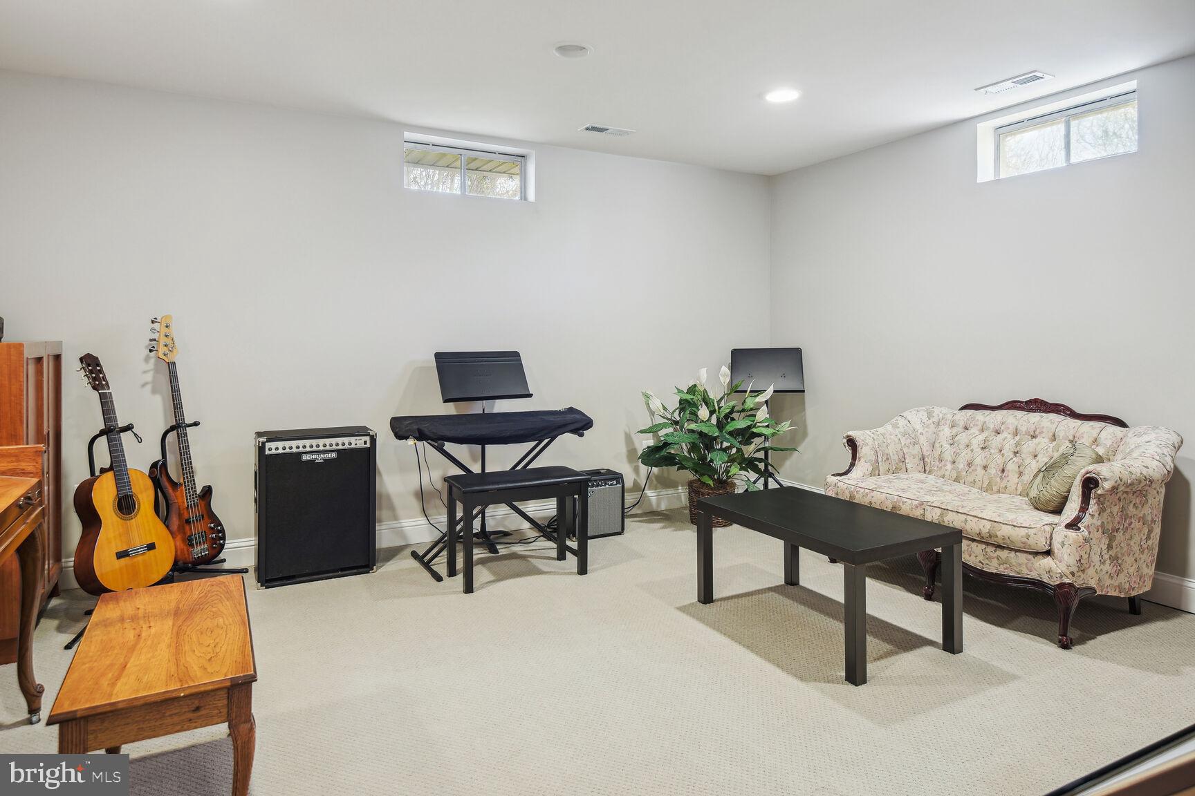 10 Maplecrest Court Potomac, MD 20854 - Photo 59 of 73 Office/Guest Room