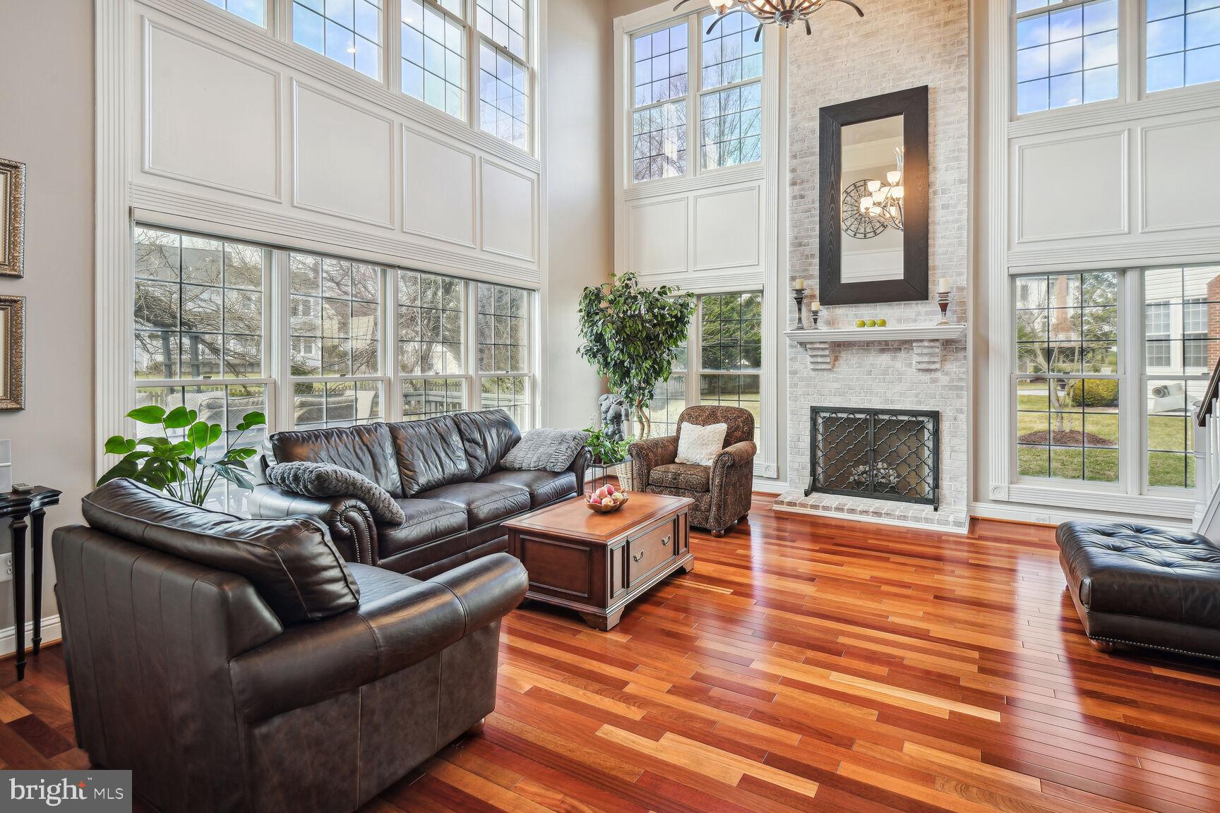 10 Maplecrest Court Potomac, MD 20854 - Photo 6 of 73 2 Story Family Room