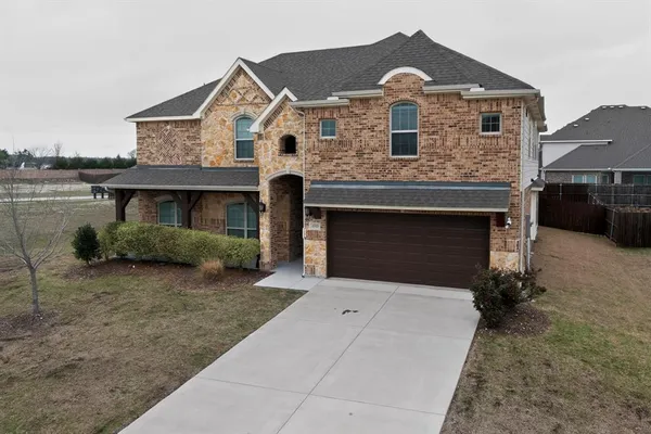 $585,000 | 1515 Spring Hill Drive, Cedar Hill, TX 75104