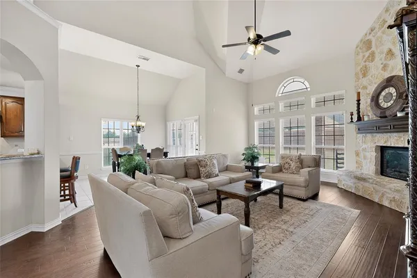 $585,000 | 1515 Spring Hill Drive, Cedar Hill, TX 75104
