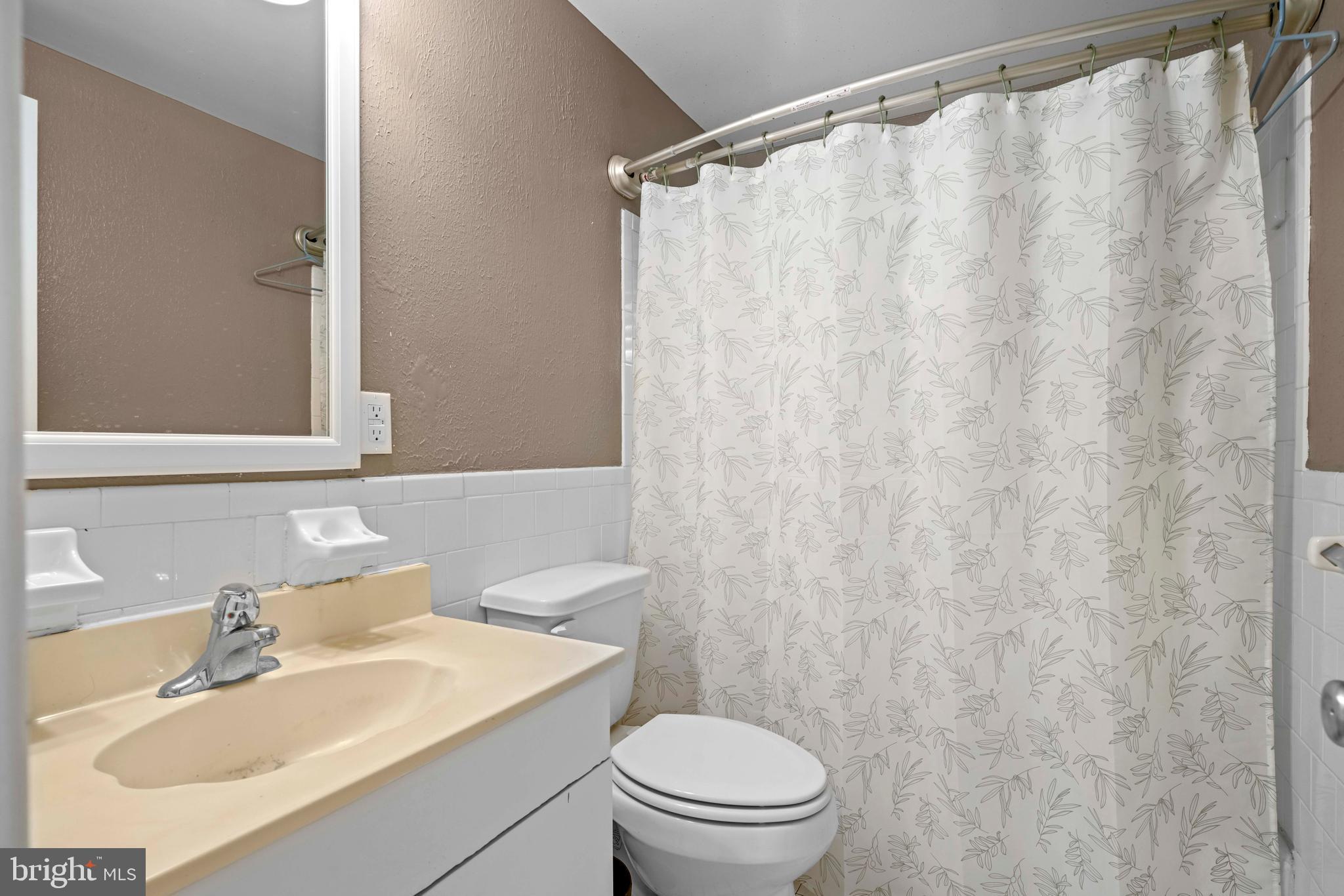 15928 Brandywine Road Brandywine, MD 20613 - Photo 14 of 40 a bathroom with a sink a toilet and a mirror