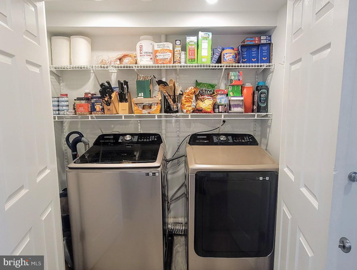 15928 Brandywine Road Brandywine, MD 20613 - Photo 18 of 40 a kitchen with a stove and cabinets