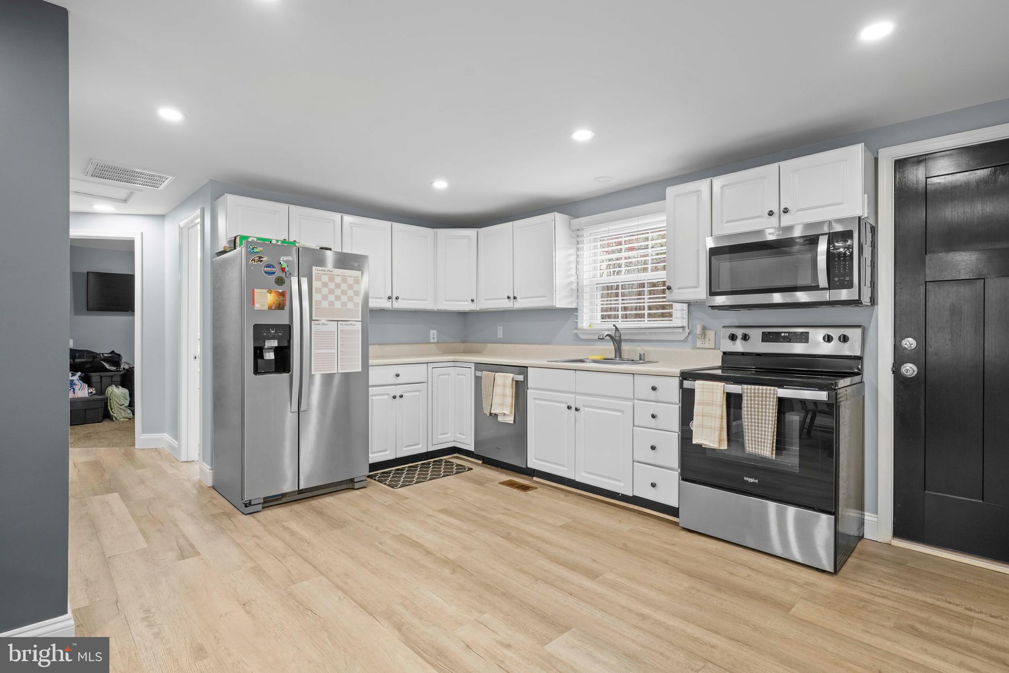 15928 Brandywine Road Brandywine, MD 20613 - Photo 7 of 40 a kitchen with stainless steel appliances a refrigerator and a stove top oven