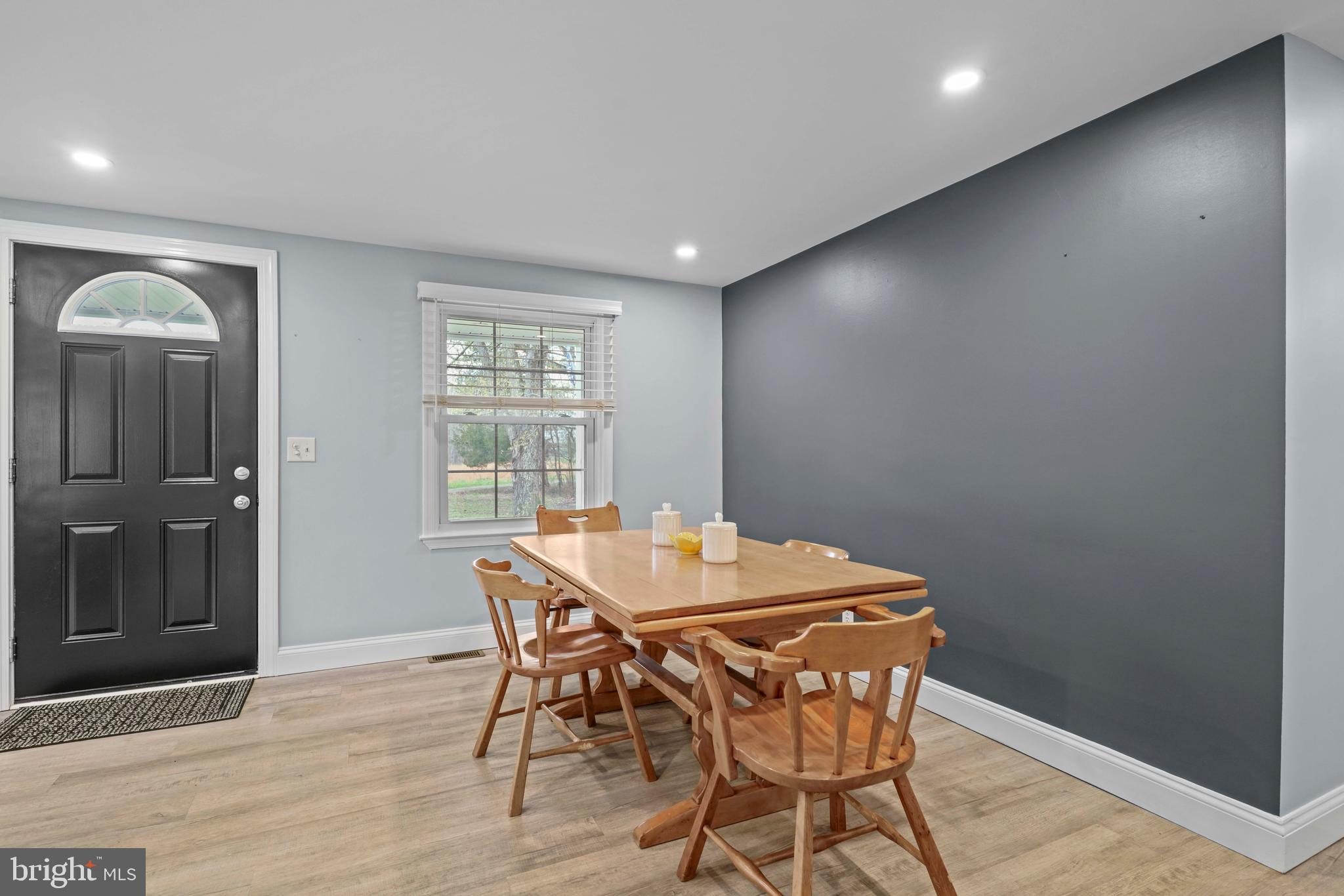 15928 Brandywine Road Brandywine, MD 20613 - Photo 10 of 40 a dining room with furniture and window